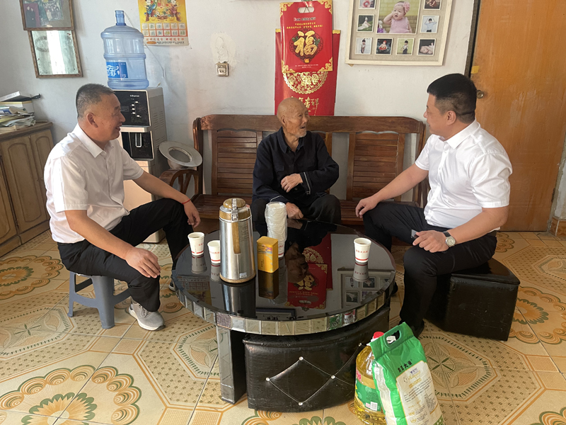 汶上公司慰問老人